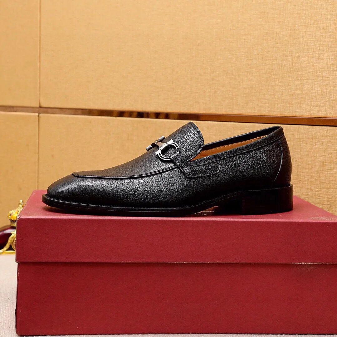 Men's shoes 💰480 💐 Product trademark: Ferragamo "Ferragamo" casual leather shoes Regular size: 38-44 (45🉑️customized) Product materials: Selected imported first-layer pebbled cowhide leather upper + luxury hardware buckle, imported water-dyed cowhide leather lining. Strong three-dimensional visual effect, original outsole Color: 3⃣️colors available